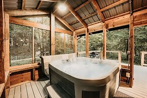 49sl - Hot Tub - Wifi - Fireplace - Sleeps 10 3 Bedroom Home by Redawn