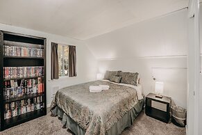 49sl - Hot Tub - Wifi - Fireplace - Sleeps 10 3 Bedroom Home by Redawn