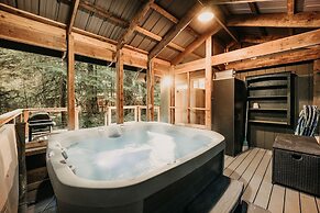 49sl - Hot Tub - Wifi - Fireplace - Sleeps 10 3 Bedroom Home by Redawn