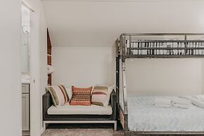 49sl - Hot Tub - Wifi - Fireplace - Sleeps 10 3 Bedroom Home by Redawn