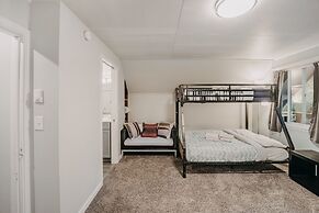 49sl - Hot Tub - Wifi - Fireplace - Sleeps 10 3 Bedroom Home by Redawn