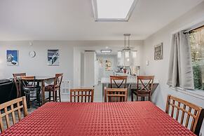 49sl - Hot Tub - Wifi - Fireplace - Sleeps 10 3 Bedroom Home by Redawn