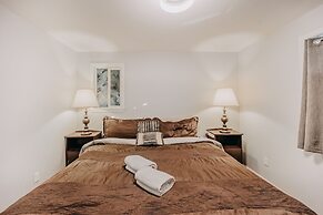 49sl - Hot Tub - Wifi - Fireplace - Sleeps 10 3 Bedroom Home by Redawn