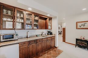 15mbh - Amazing Mountain Views - Hot Tub - Pets Ok 3 Bedroom Home by R