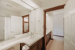 15mbh - Amazing Mountain Views - Hot Tub - Pets Ok 3 Bedroom Home by R