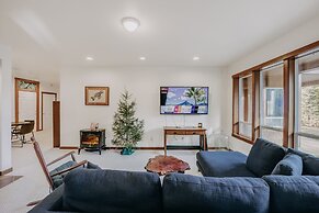 15mbh - Amazing Mountain Views - Hot Tub - Pets Ok 3 Bedroom Home by R