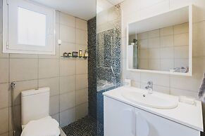 Stylish Garden Home - Holidays in Chania