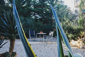 Stylish Garden Home - Holidays in Chania