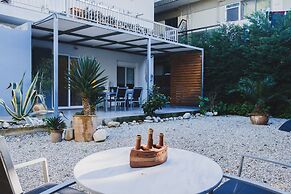 Stylish Garden Home - Holidays in Chania