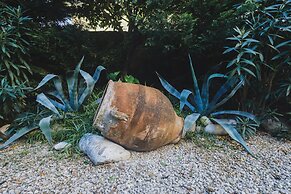 Stylish Garden Home - Holidays in Chania