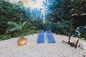 Stylish Garden Home - Holidays in Chania