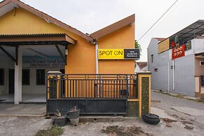 SPOT ON 1842 Cevilla Bnb Residence Syariah