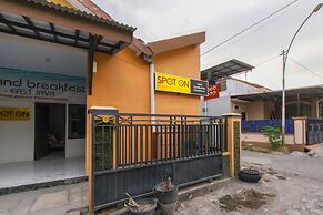 SPOT ON 1842 Cevilla Bnb Residence Syariah