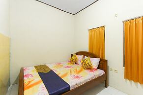 SPOT ON 1842 Cevilla Bnb Residence Syariah