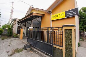 SPOT ON 1842 Cevilla Bnb Residence Syariah