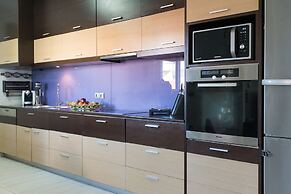 Thomis Beach Family Home Near the Sea