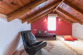 Thomis Beach Family Home Near the Sea