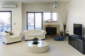 Thomis Beach Family Home Near the Sea