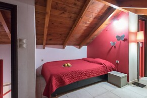 Thomis Beach Family Home Near the Sea