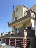 Thomis Beach Family Home Near the Sea