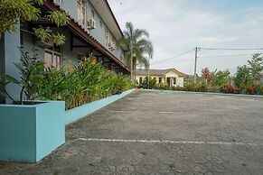 Super OYO 1844 Bravo Residence