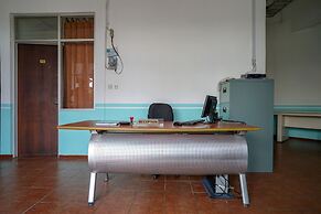 Super OYO 1844 Bravo Residence