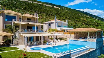 Villa with Striking views over the infinity Pool