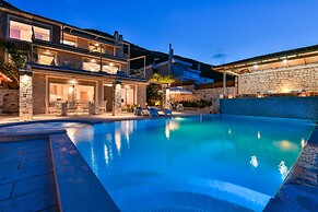 Villa with Striking views over the infinity Pool