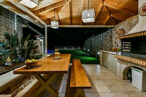 Villa with Striking views over the infinity Pool