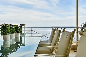 Villa with Striking views over the infinity Pool
