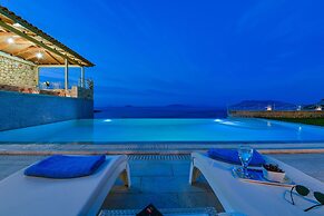 Villa with Striking views over the infinity Pool