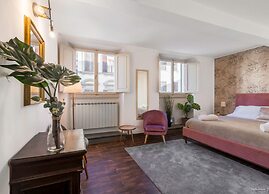 Elegant 3-Bedroom Apartment in the Historic Center