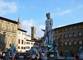 Historic Apt - Wifi - Ac - Top Location - Walk Everywhere