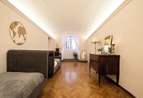 Historic Apt - Wifi - Ac - Top Location - Walk Everywhere