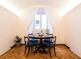 Historic Apt - Wifi - Ac - Top Location - Walk Everywhere