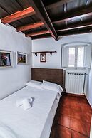 Traditional apt Close to The Duomo - private yard!