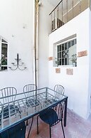 Traditional apt Close to The Duomo - private yard!