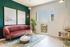 New - Trendy One Bedroom Apt, Most Popular Area