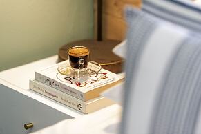 New - Trendy One Bedroom Apt, Most Popular Area