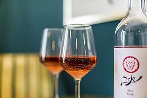 New - Trendy One Bedroom Apt, Most Popular Area