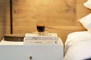 New - Trendy One Bedroom Apt, Most Popular Area