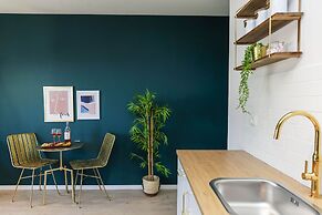 New - Trendy One Bedroom Apt, Most Popular Area