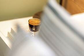 New - Trendy One Bedroom Apt, Most Popular Area