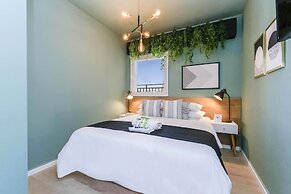 New - Trendy One Bedroom Apt, Most Popular Area