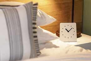 New - Trendy One Bedroom Apt, Most Popular Area