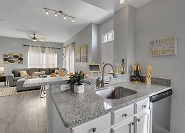 4 Bedroom Townhouse, Resort, 15 Mins to Disney, Themed Rooms perfect f