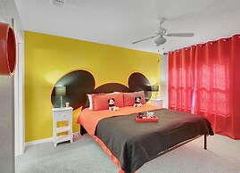 4 Bedroom Townhouse, Resort, 15 Mins to Disney, Themed Rooms perfect f