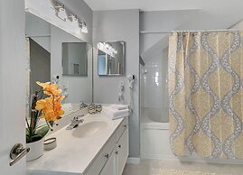 4 Bedroom Townhouse, Resort, 15 Mins to Disney, Themed Rooms perfect f