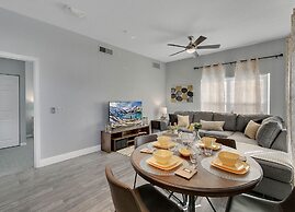 4 Bedroom Townhouse, Resort, 15 Mins to Disney, Themed Rooms perfect f