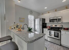 4 Bedroom Townhouse, Resort, 15 Mins to Disney, Themed Rooms perfect f